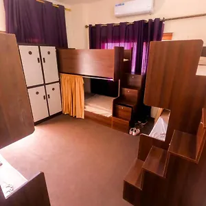 Pizza Street Hostel بيت شباب